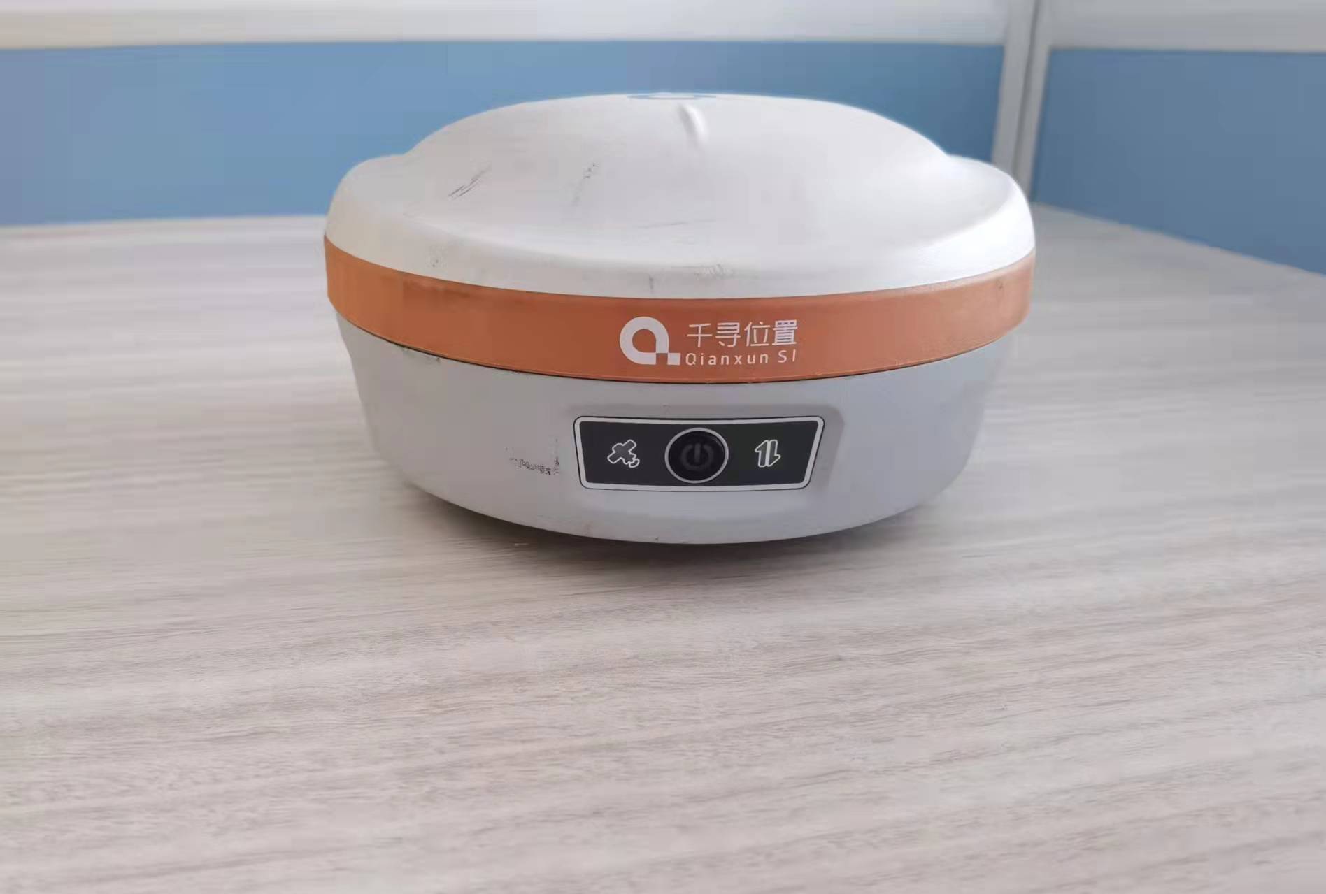 高精度，速度快，GNSS RTK 移动基站。多用于地表工程的数据采集及定位。