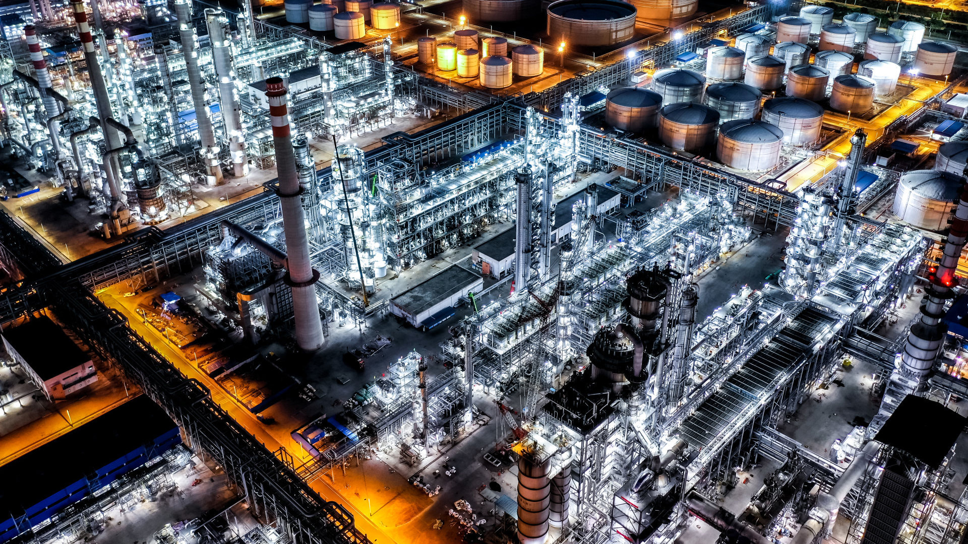 石油化工厂房建设中，广泛用于物料，水，气，换热器等系统。具有耐高温，耐腐蚀，抗拉强度强等特点。