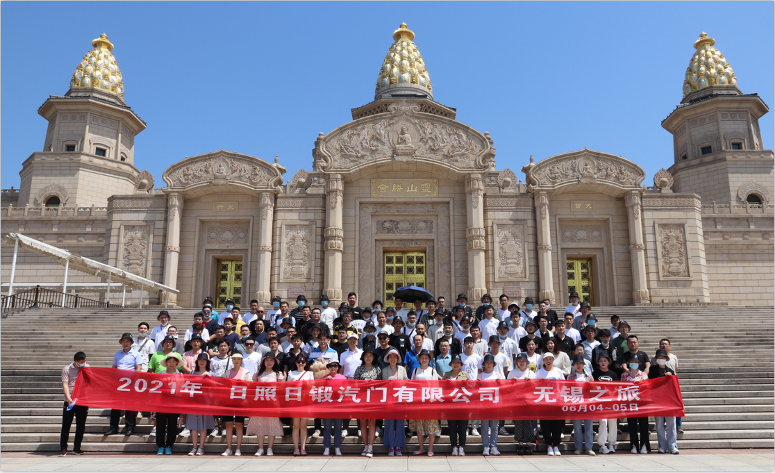 五险一金、年终奖、全勤奖、带薪年假、公费培训、节日福利、语言补贴、岗位技能补贴