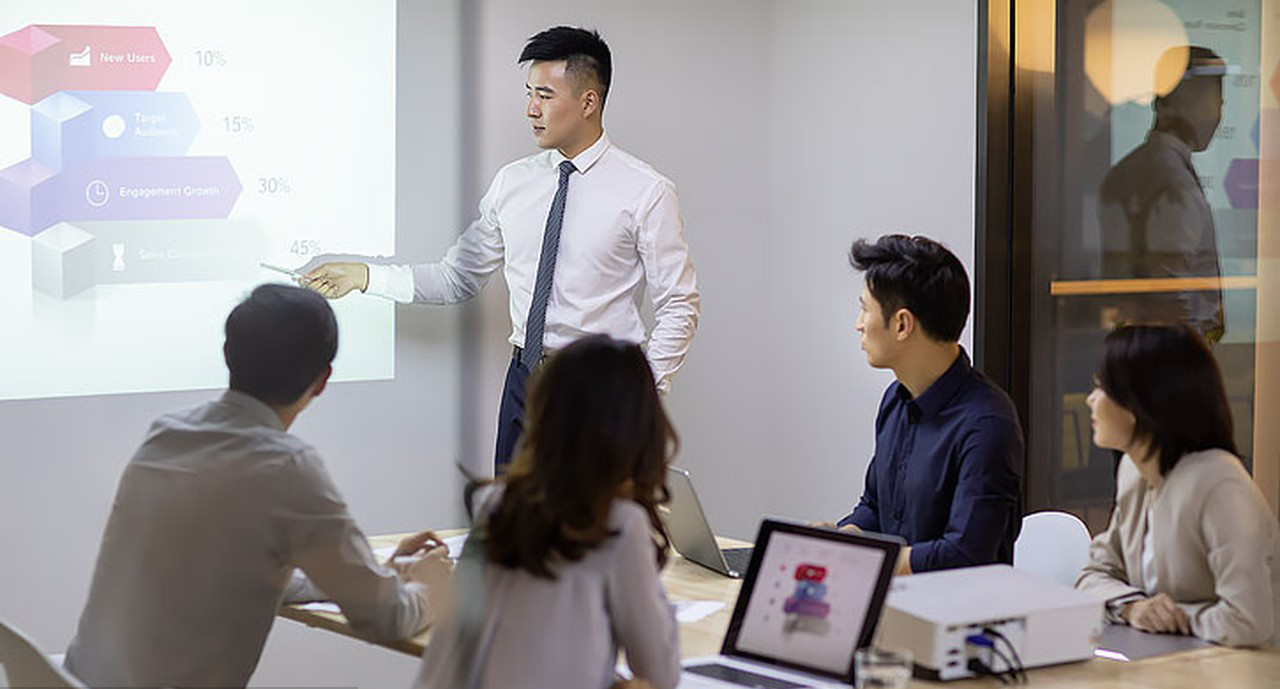 北京创智整合相关学会和协会的专家资源，专注于医保支付方式改革业务的研究工作，长期承担多个国家、省级DRG/DIP相关课题，持续提出兼具行业权威性、前沿性及指导性的观点，为公司的产品、服务及解决方案提供理论支持及业务指导，不断协助公司丰富产品、服务及解决方案的内涵，保证业务整体发展的前瞻性和创新性。