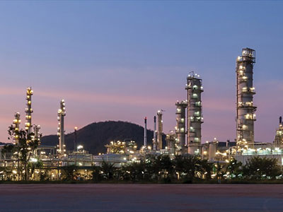 精炼厂信赖美孚™工业润滑油来帮助延长设备使用寿命。