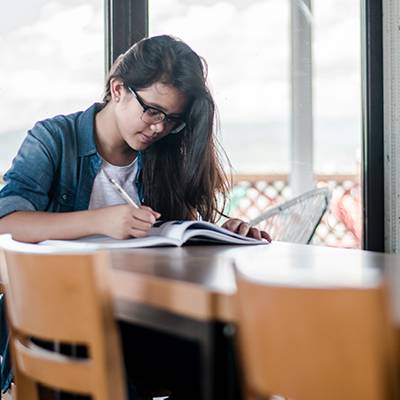 学生，对游戏美术感兴趣或者想要增加自己的求职技能的人群