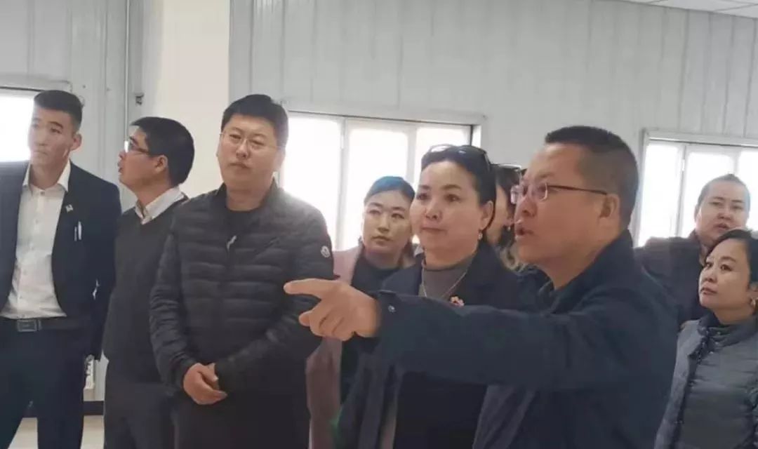 10月17日蒙古国东戈壁省政府办公室主任通嘎拉嘎图雅率团参访工厂，并给予工厂高度评价