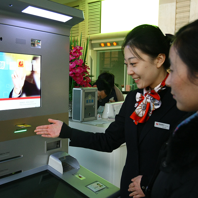 火灵鸟产品在铁路、航空、银行、安保、酒店、物业等行业的应用，可以解决传统安全巡查与应急处突协同的问题，通过系统之间建立快速交互的反馈沟通与处理平台台，对使用人员巡查人员进行定位监测、巡检现场视频实时观看、巡查轨迹实时记录存储、车牌信息实时鉴别、重点人员实时预警。系统不仅可以实现工作的高效管理，提高日常巡查事务的执勒效率，辅助管理者快速做出正的决策，同时树立行业文明形象。
