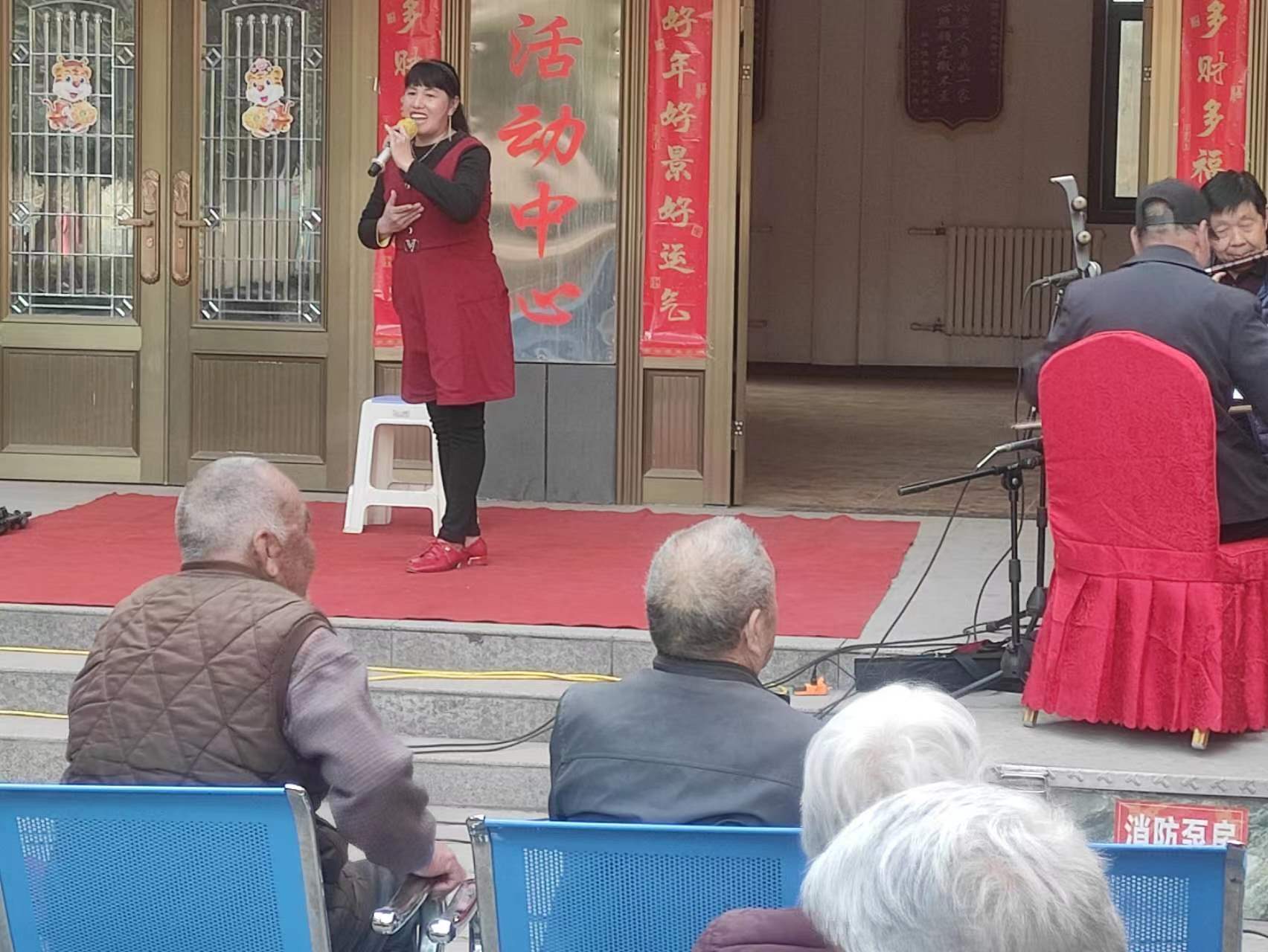 情暖冬日 关爱老人：济源市老干部艺术团演出走进养老院