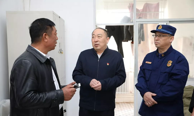 济源市副市长李红念来到今三养养老院检查“两会”消防安保工作