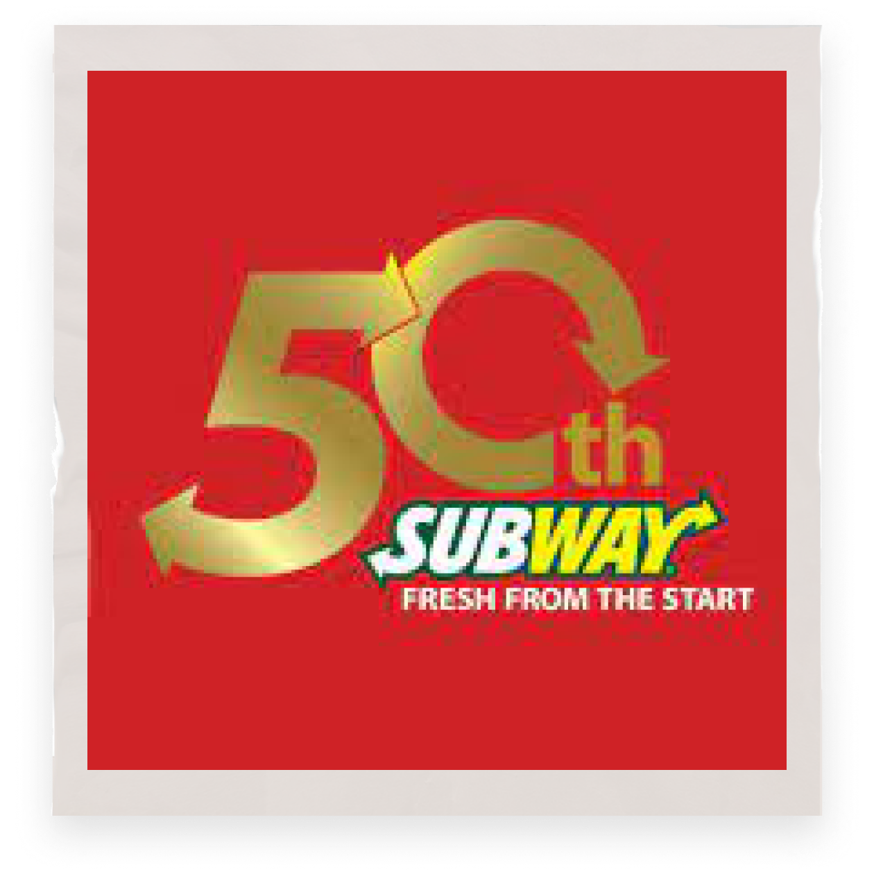 为了庆祝品牌成立50周年，赛百味®制作了巨型三明治，并打破最多人同时制作三明治的吉尼斯纪录：1481人同时制作一个三明治。
