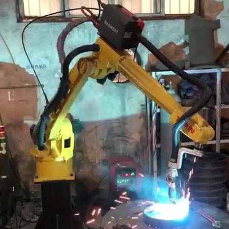 風機焊接機器人工作站