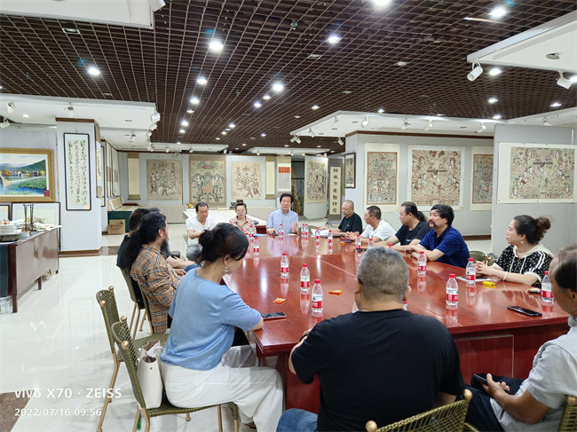 敦煌市美术家协会会员会议在敦煌书画院展览中心召开