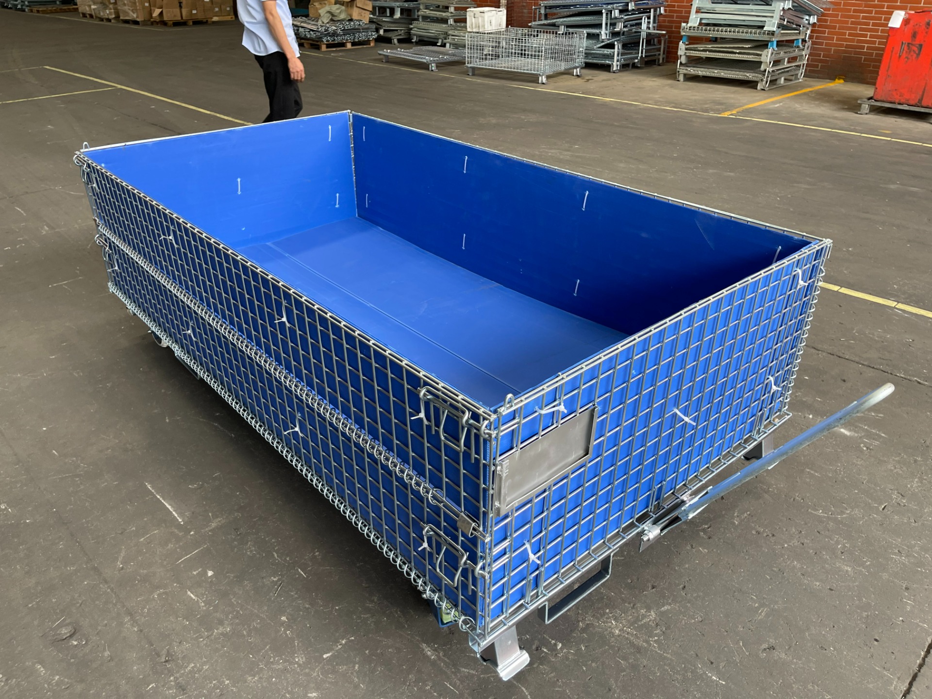 Custom Wire Container with PP Sheet, Casters, Towing Part