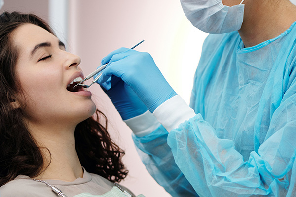 蛀牙、牙龈出血、洁牙、牙周治疗、拔智齿、松动牙、残根、镶牙、开裂等