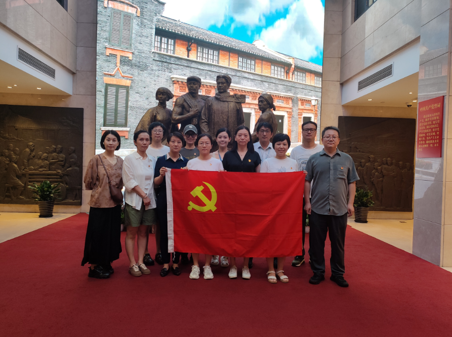华云实业公司党支部开展“追寻红色足迹 传承红色基因 ”主题党日活动