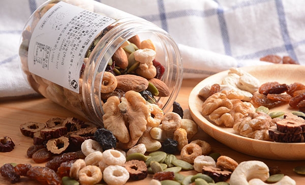 同行血亏，它大赚？这家零食企业给深陷内卷的同行上了一课！