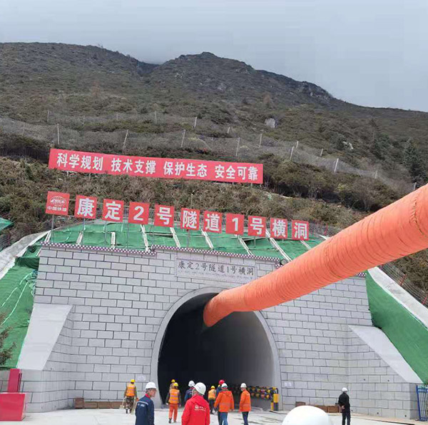 中国国内第二条进藏铁路
中国西南地区的干线铁路之一
康定2号隧道
鲁朗隧道
...