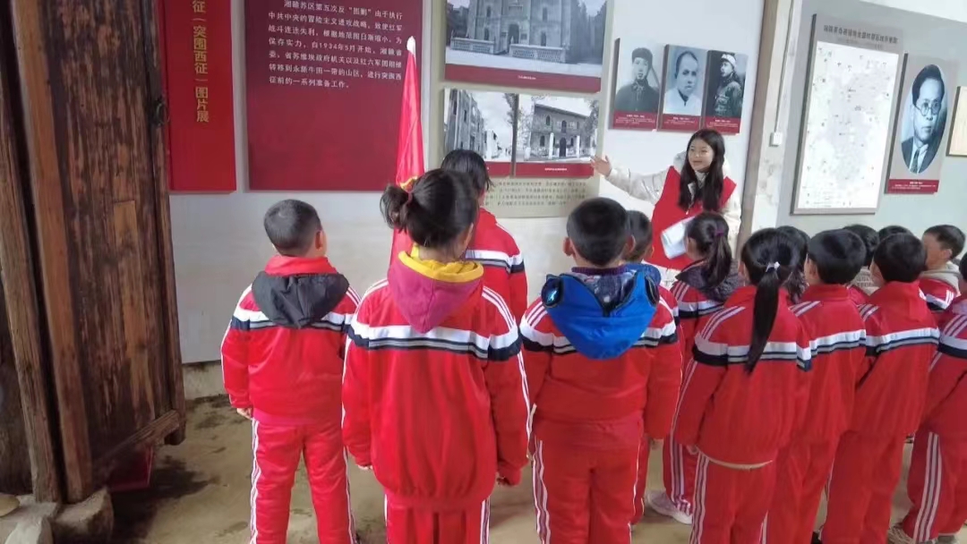 2022年1月3日在永新县坳南乡牛田小学开展红色文化进校园活动