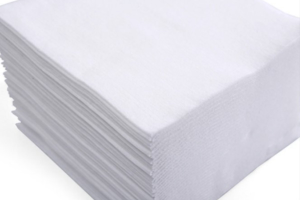 Spunlace nonwoven fabric from 100% wood source viscose for dry wipes