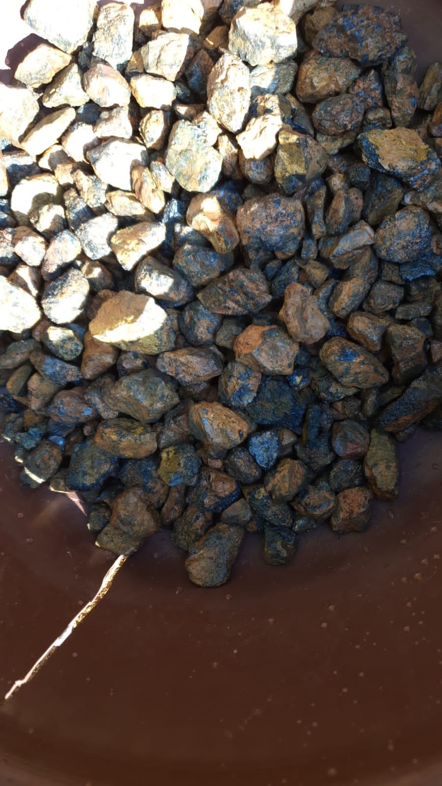 Ilmenite stones to be crushed 2023 (2)
