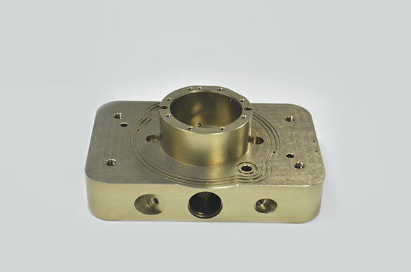 Coaxiality of each hole: <0.015
Symmetry: <0.015
Internal hole surface roughness: 0.4 (Ra)
Surface hardness: HV650