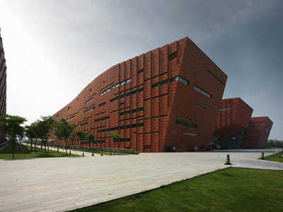 广州白云国际会议中心是岭南集团旗下品牌，集会议、展览、酒店、宴会、演出、物业于一体的大型综合性会议中心，总面积32万平方米。