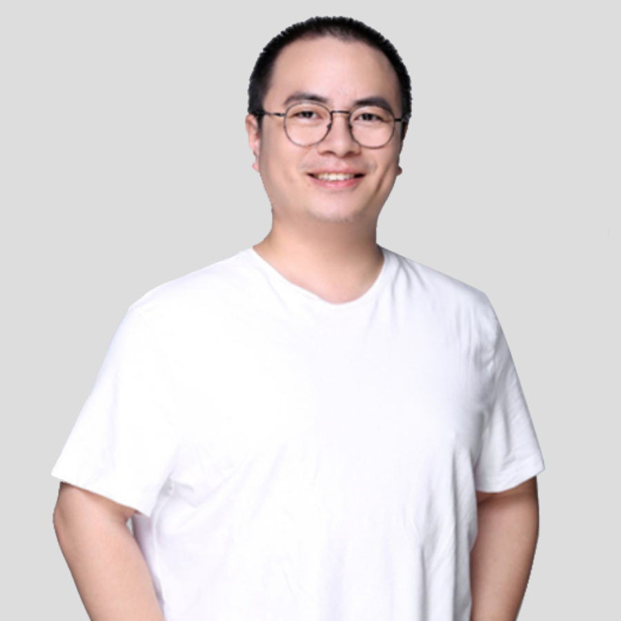 作家、百万畅销书作者
教育部直属重点中学青年骨干教师
优质课大赛获奖教师
代表作品《隐忍的老虎司马懿》
《大明第一推手刘伯温》
《不为繁华易素心》
《墨菲定律》（销量过百万）