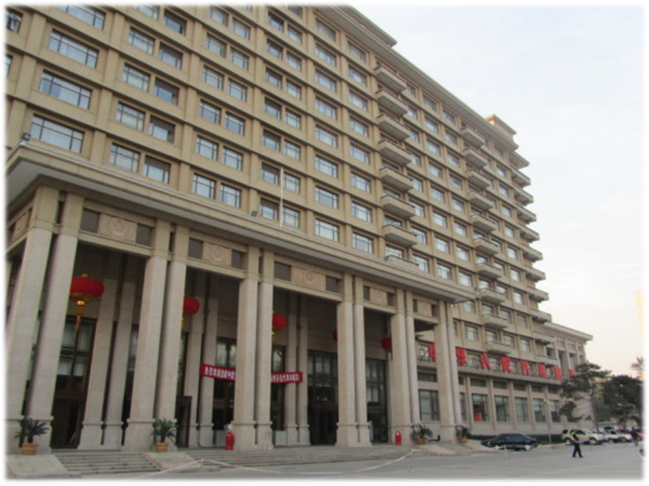 京西宾馆隶属于中国共产党中央军事委员会联合参谋部，主要接待国家，军队高级领导，并设有国家主要领导人套房，是中央军委、国务院举行高规格大型重要会议的场所，有着中国"会场之冠"的美誉。该酒店选用巨浪标准型大容量系列产品：BCE-250-30(1000L 30KW)。用于客房淋浴使用，设备高效智能控制，卓越的品质为来访客人提供了安心保障，呈现了完美的高效热水解决方案。
