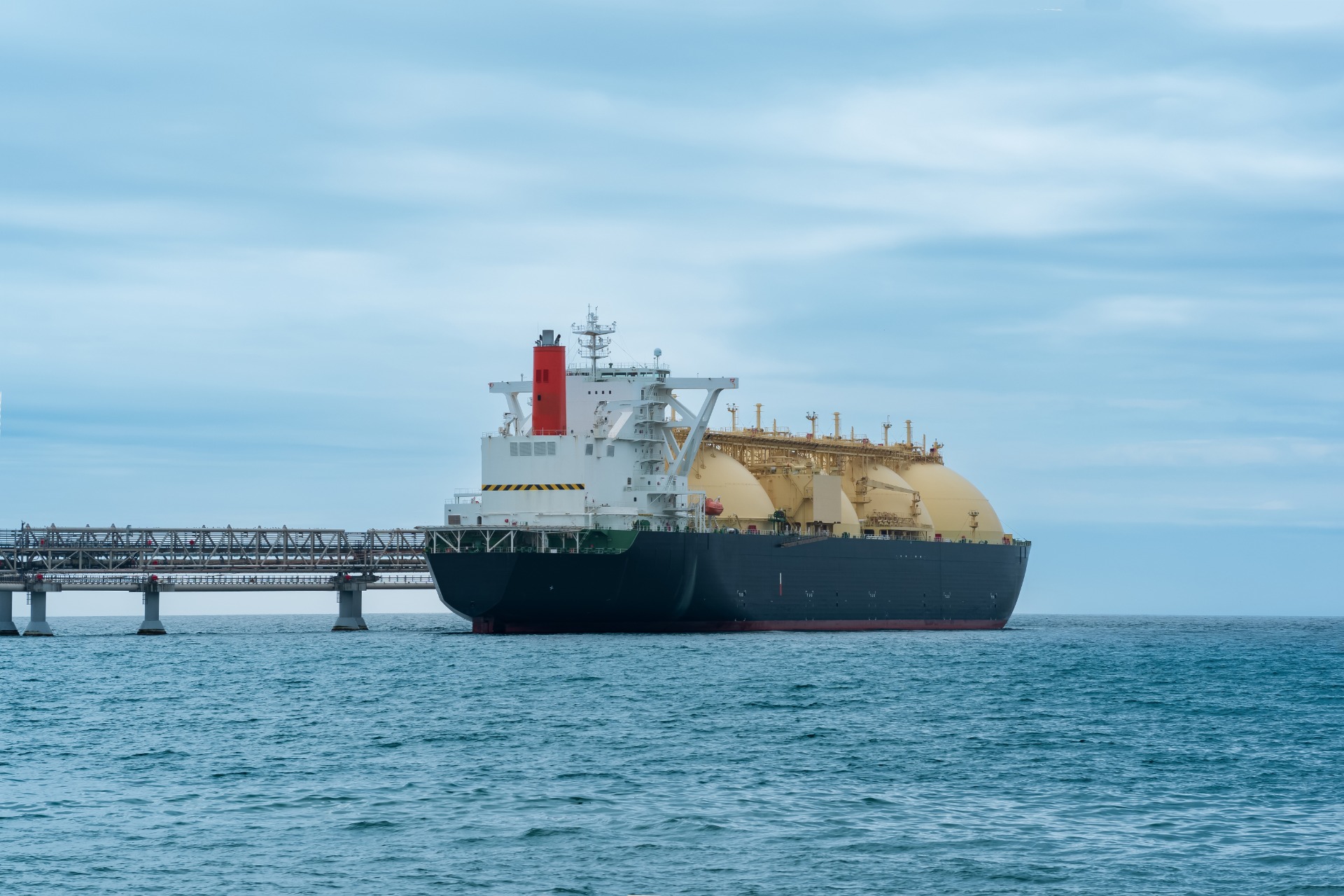 liquefied-natural-gas-tanker-vessel-during-loading-lng-offshore-terminal