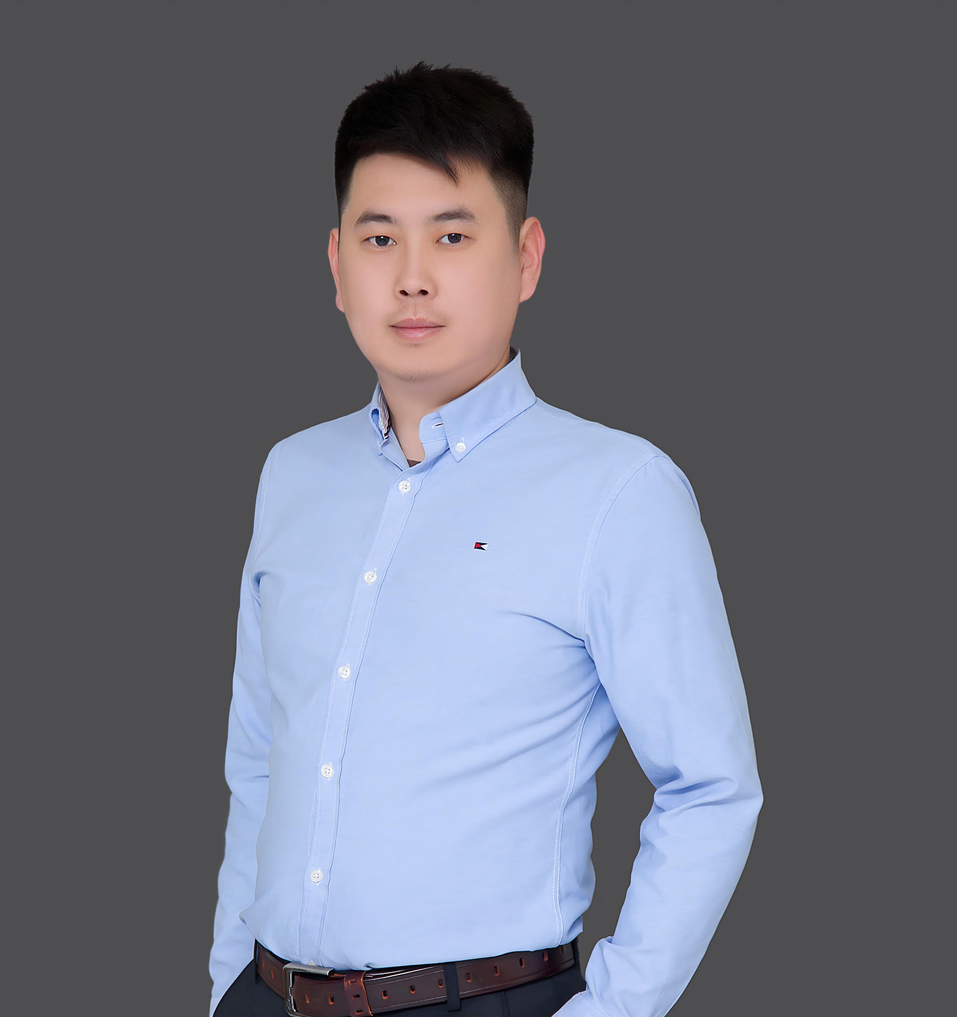 拥有十年金融风控与法律实务复合经验，善于从交易结构合法性、现金流稳定性等多维度构建独特的案件评估体系。