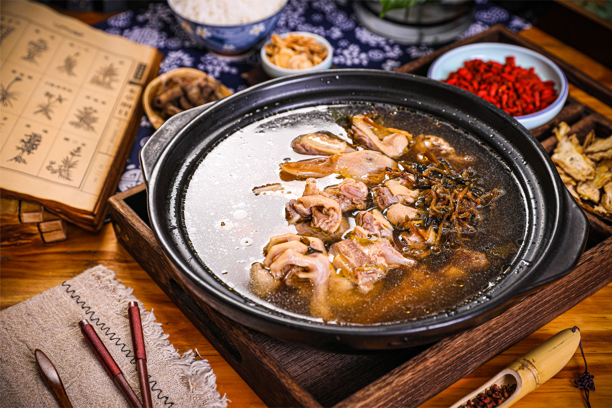 松茸炖土鸡
