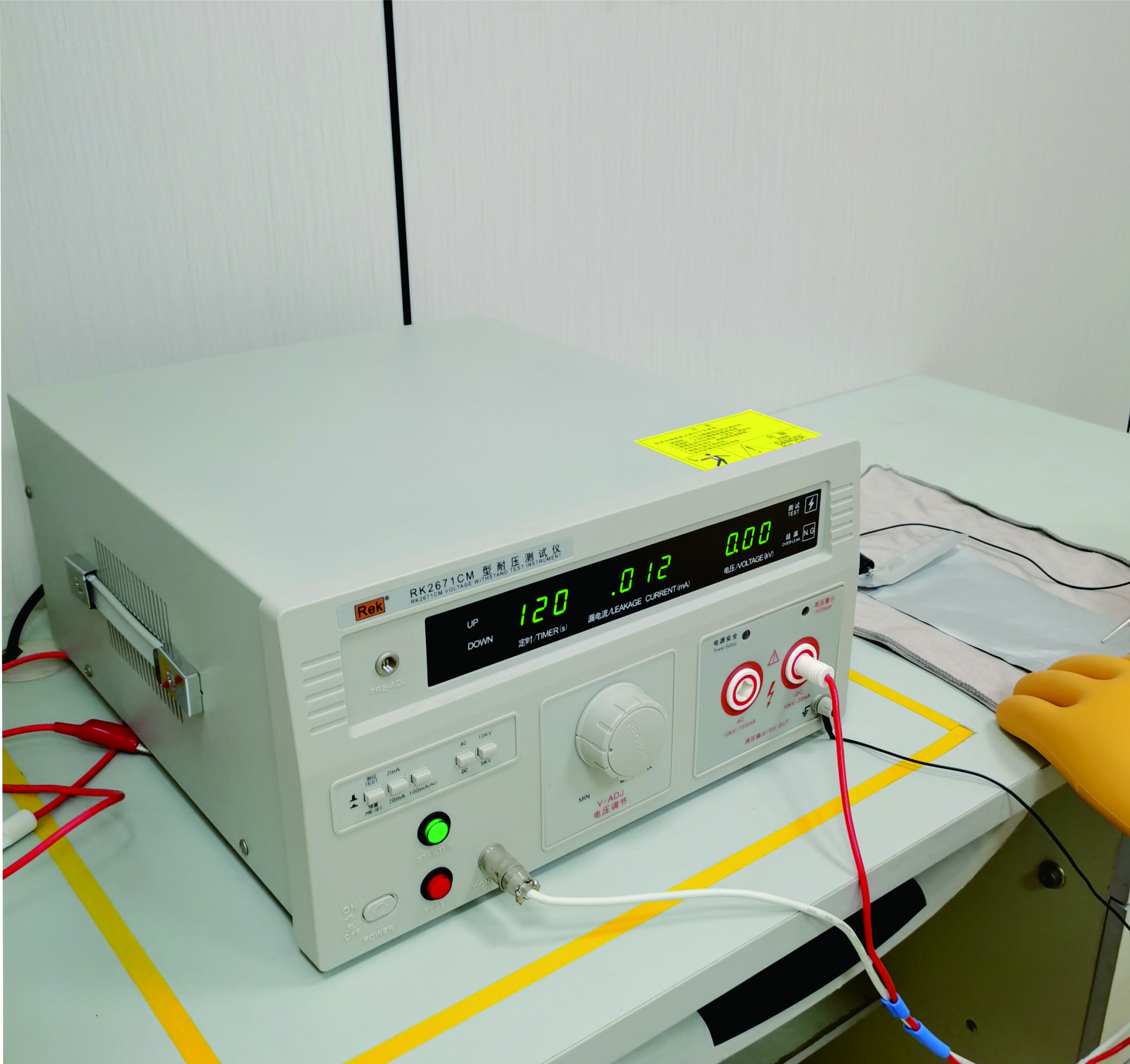 测试项目：耐压性能
检测设备：耐压测试仪