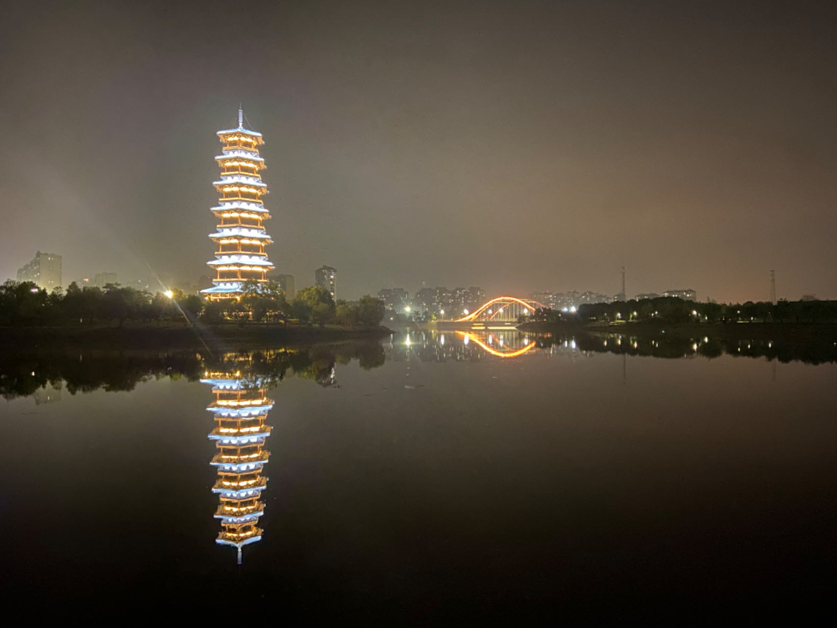 滨湖夜景