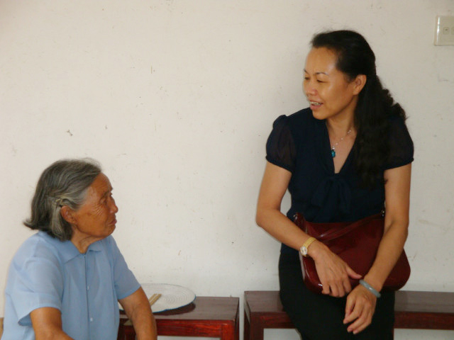 Chairman of the Chongyang Festival Visits Centenarians