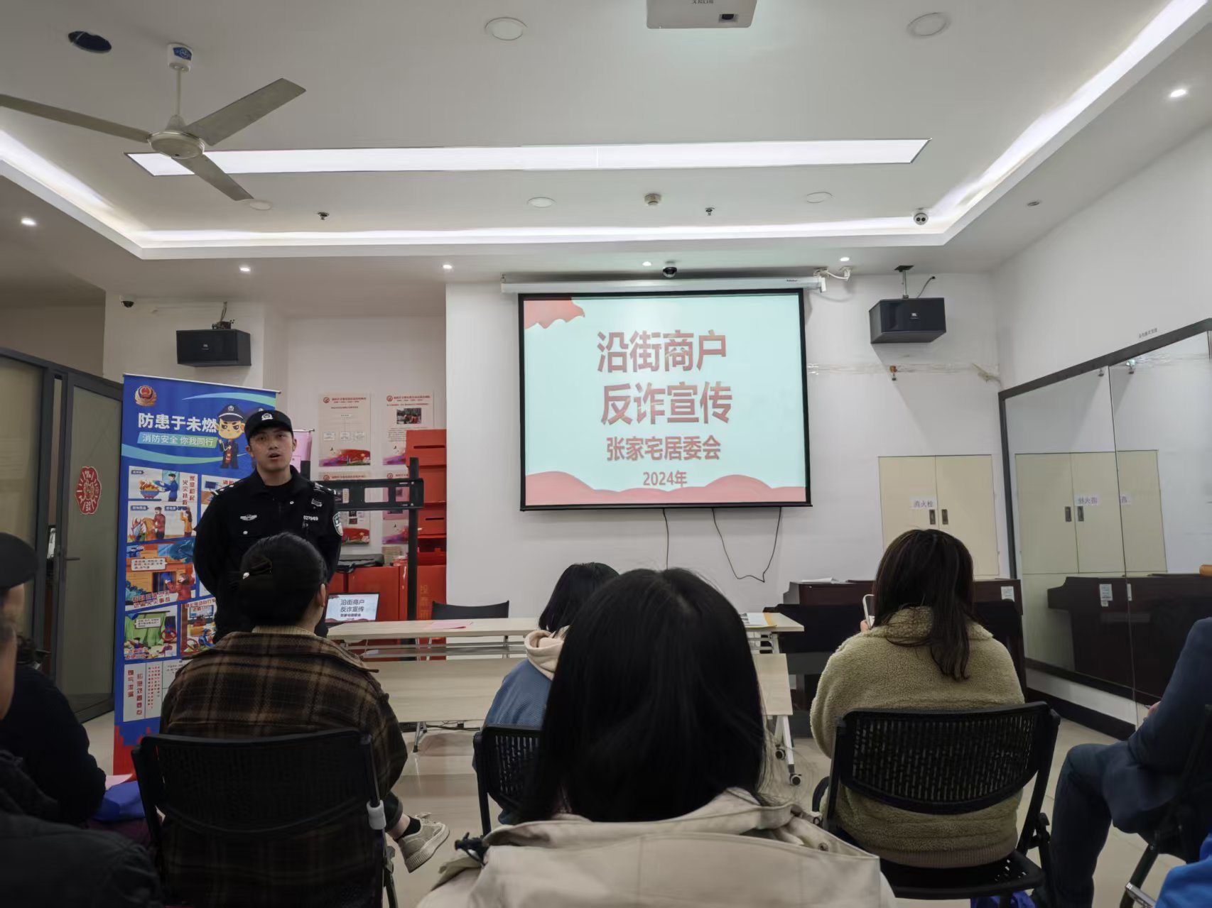 通过拓展使员工改善身体机能，增强自信心，学会关心他人助人为乐，增强团队意识。