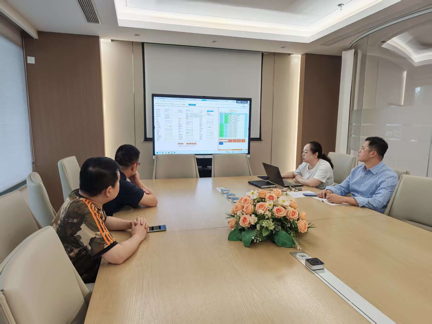 高效、全面地开展各项线上培训，如：疫情防控知识培训，职工业务技能培训，客户推行的反腐培训，报关协会主办的各类线上公益讲堂等。