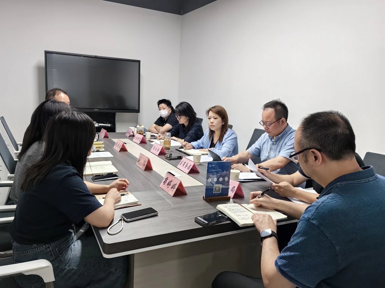 成都市武侯区政府副区长陈文雅率队莅临薪税保人力考察调研