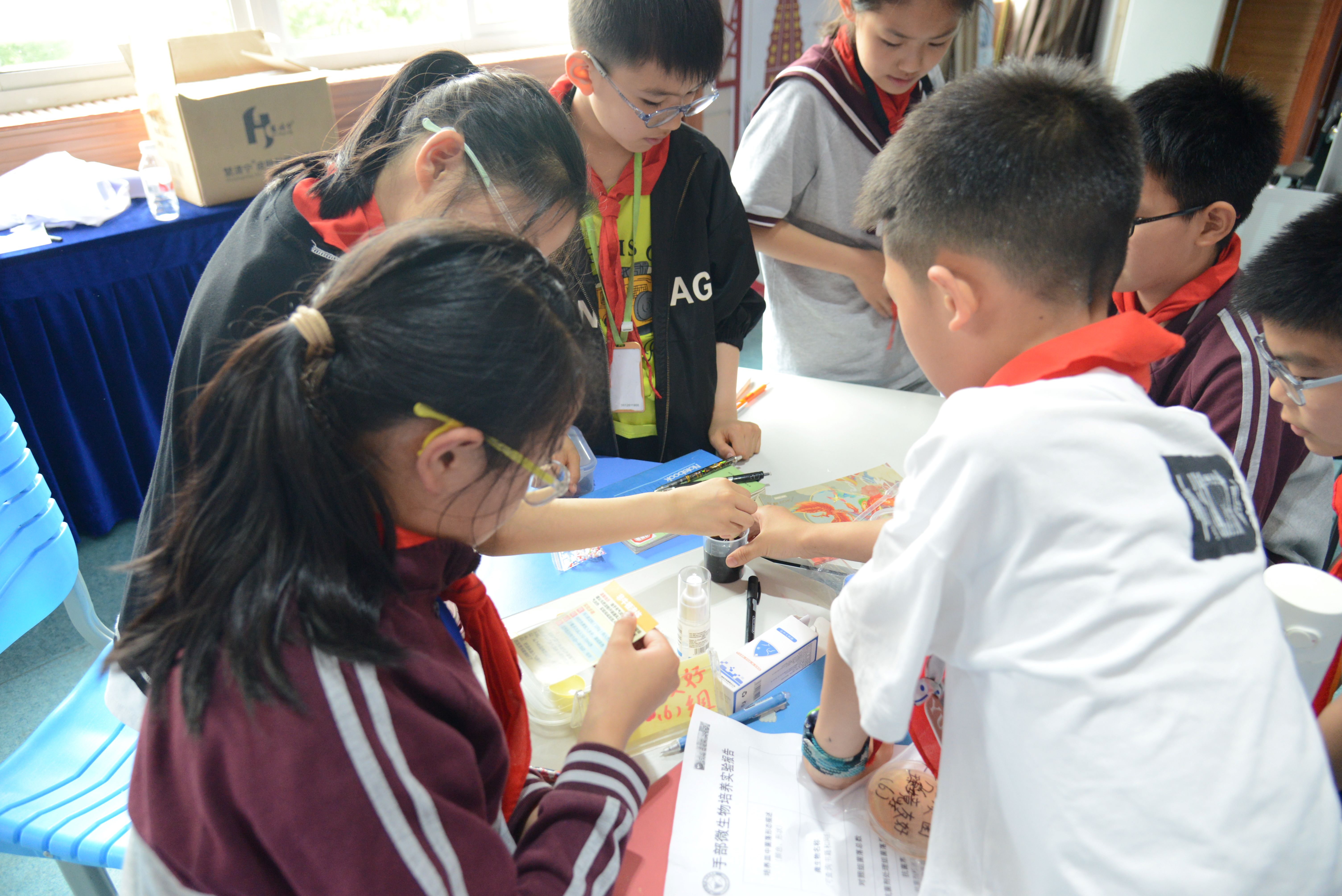 启迪未来 照亮梦想——鉴湖小学携手浙江大学绍兴...