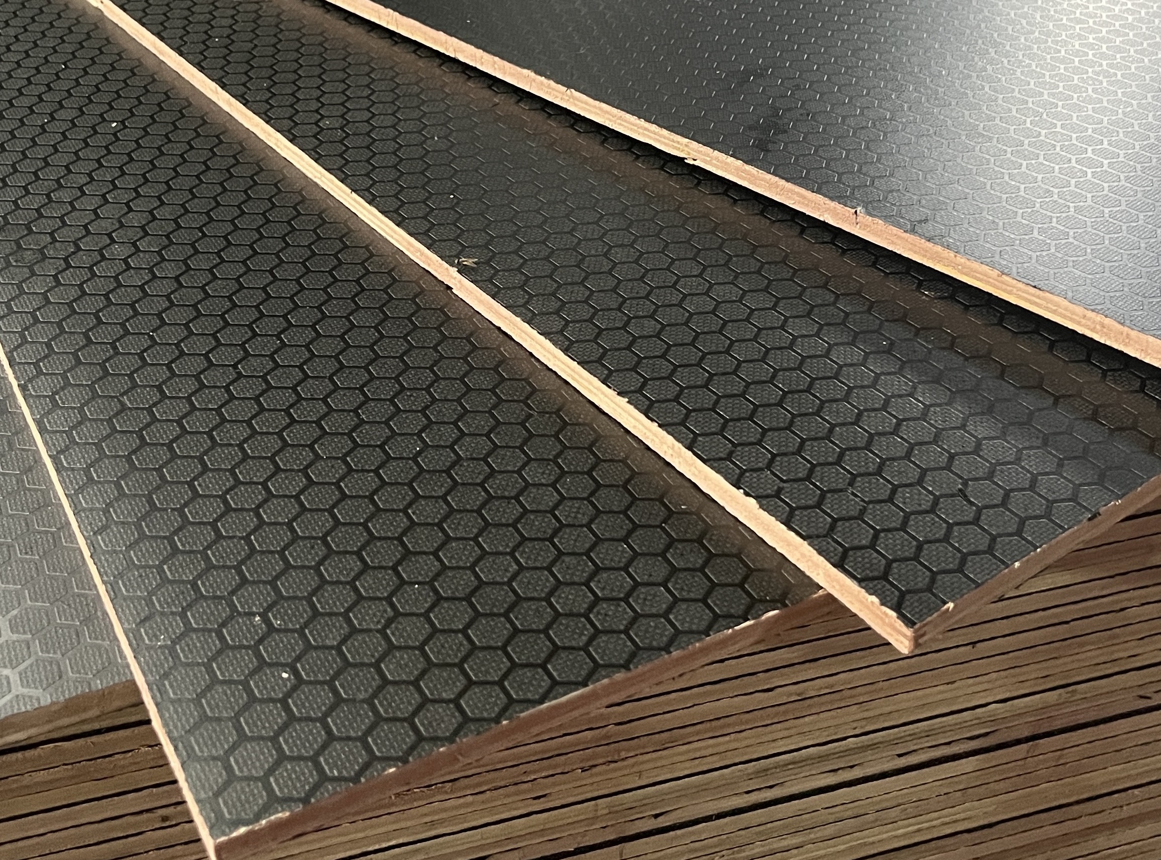 Diamond Anti Slippery Film Faced Plywood