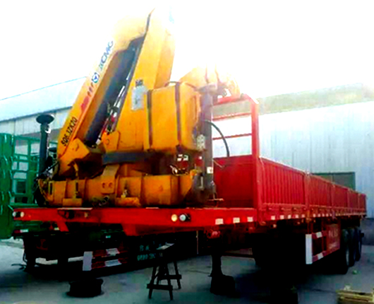Truck-mounted crane transport semi-trailer