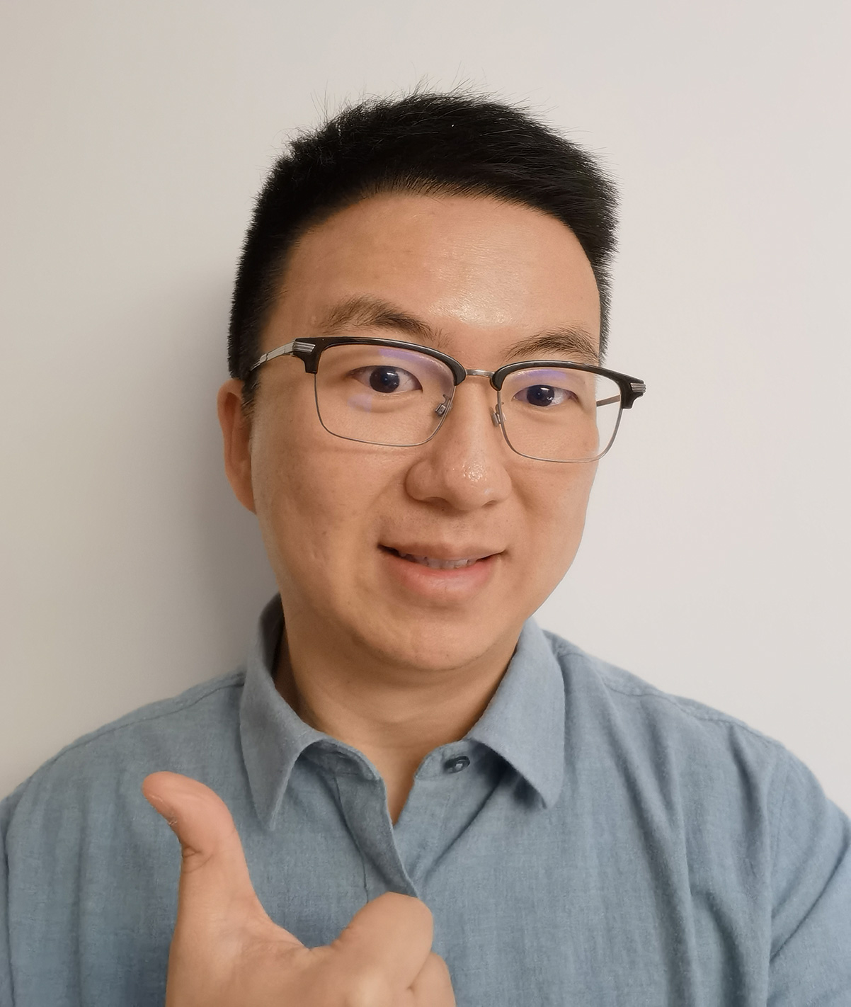 越山悦创始人、资深咨询师
原阿里巴巴政委，湖畔学院AMSP-HR第一期毕业生，马云公益基金会乡村教师计划评委。20余年来，经历了外企、民企、世界500强，曾服务于INTAC、朗新、阿里巴巴3家上市公司，并有多年连续创业经历，从职场到创业，实践了市场、产品、运营、BD、HR、企业1号位等多个角色。擅长组织管理，率先提出“管理即营销”的组织管理理念，是学习型组织在中国的坚定推动者与实践者。