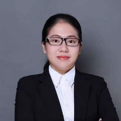 带领团队自主创新研发企业核心技术，
并完成上百个企业的信息化、大数据、
人工智能应用项目。