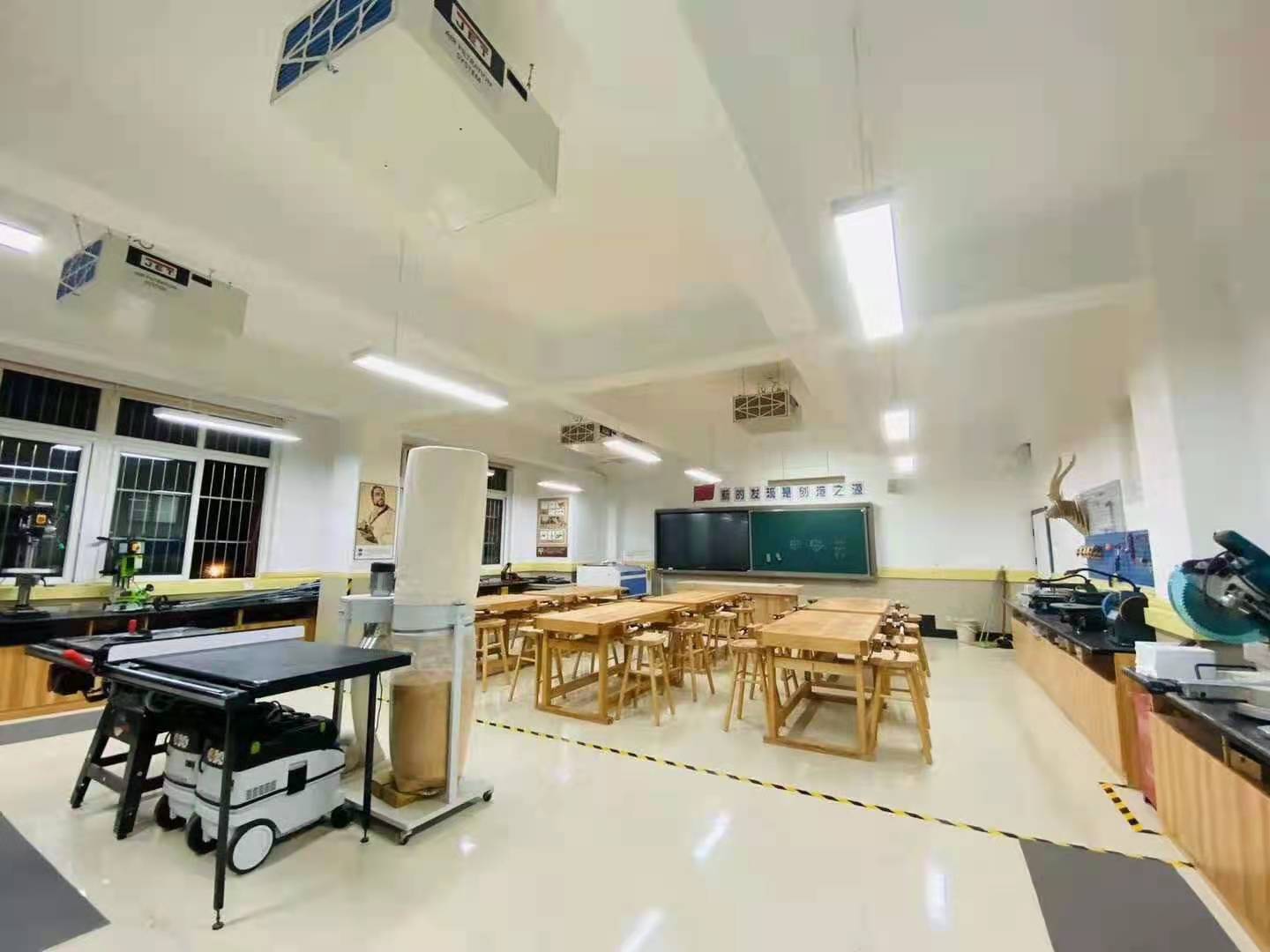 重庆市人民小学精品木工教室