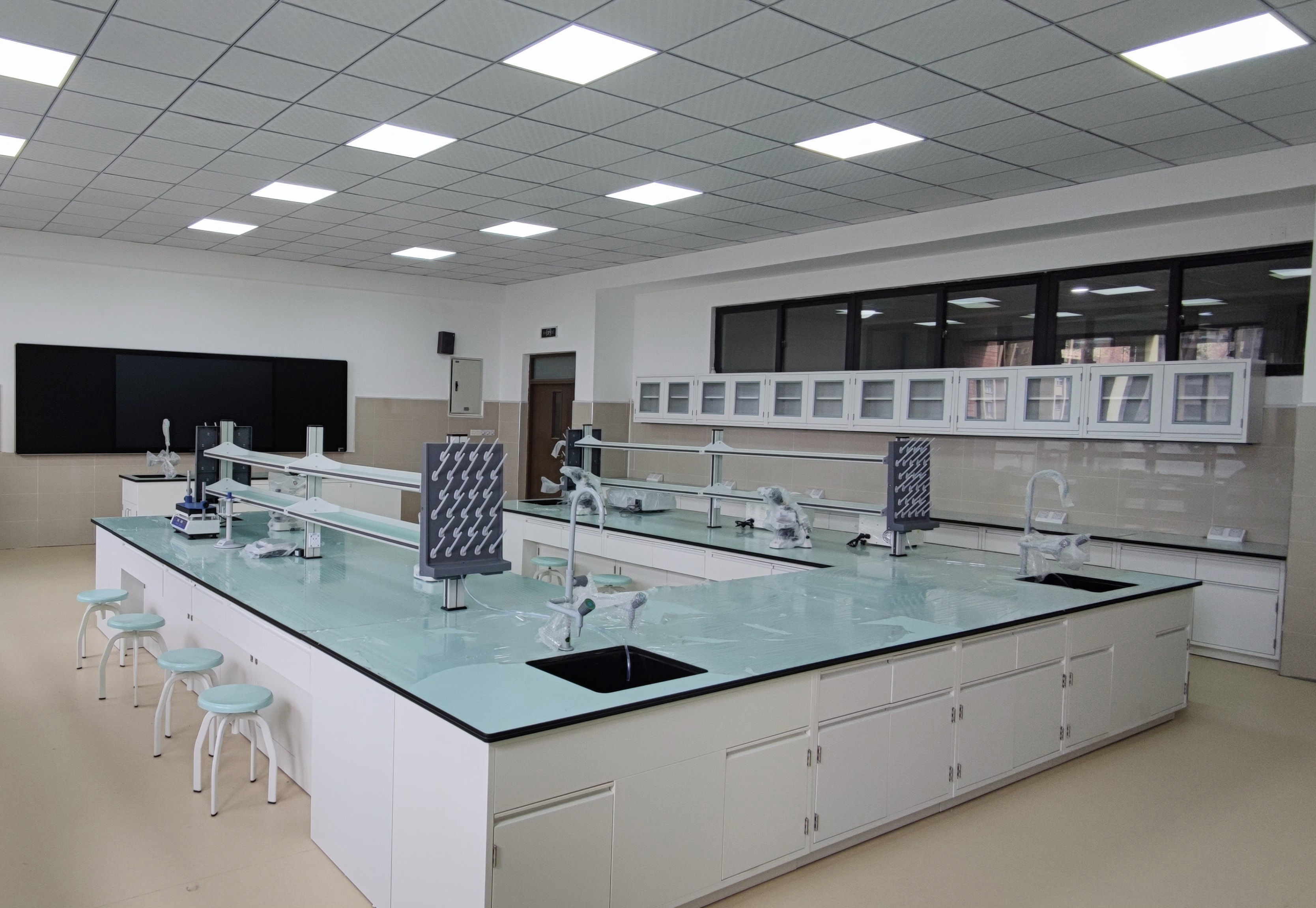 重庆市第八中学生物竞赛实验室