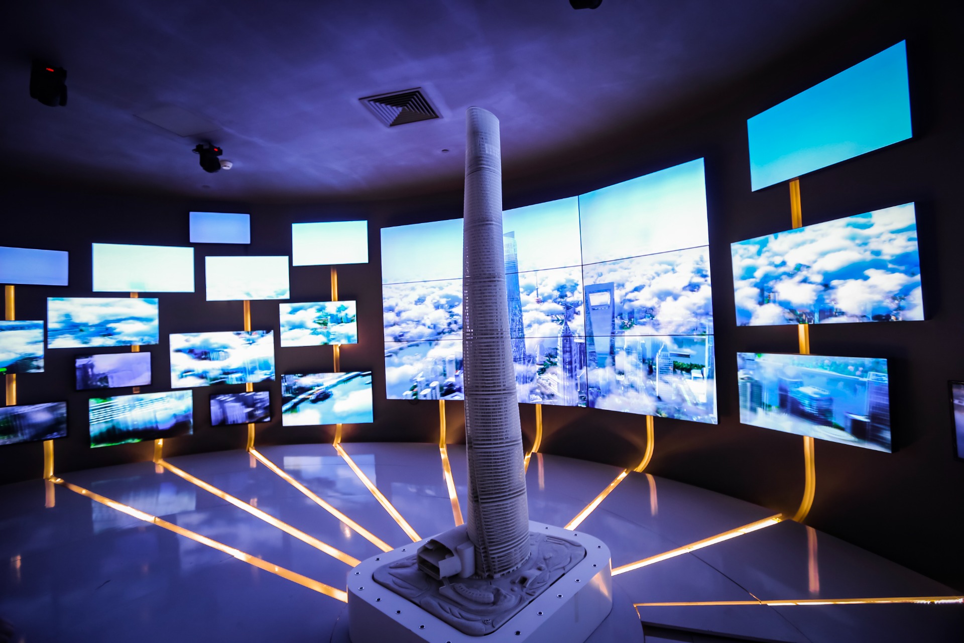 Touch monitors can provide a virtual tour to guide visitors through the various areas of the museum. Through the touch screen, visitors can choose their own route of interest, obtain detailed information about the exhibits, and even conduct self-guided audio Tours.