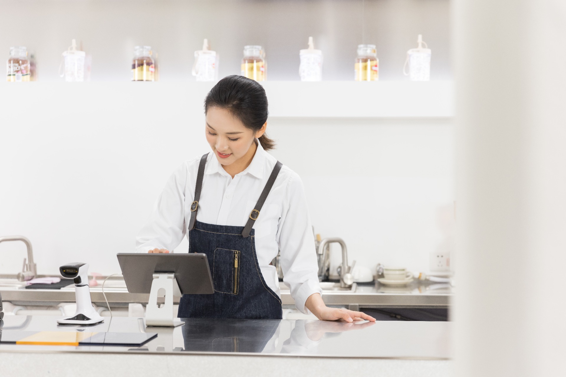 To ensure the accuracy and reliability of touch screens, keetech touch screens for the catering industry are highly sensitive, durable and easy to clean.
Self-service ordering machine
 Electronic menu
Payment System
Order Management
 Marketing Promotion
