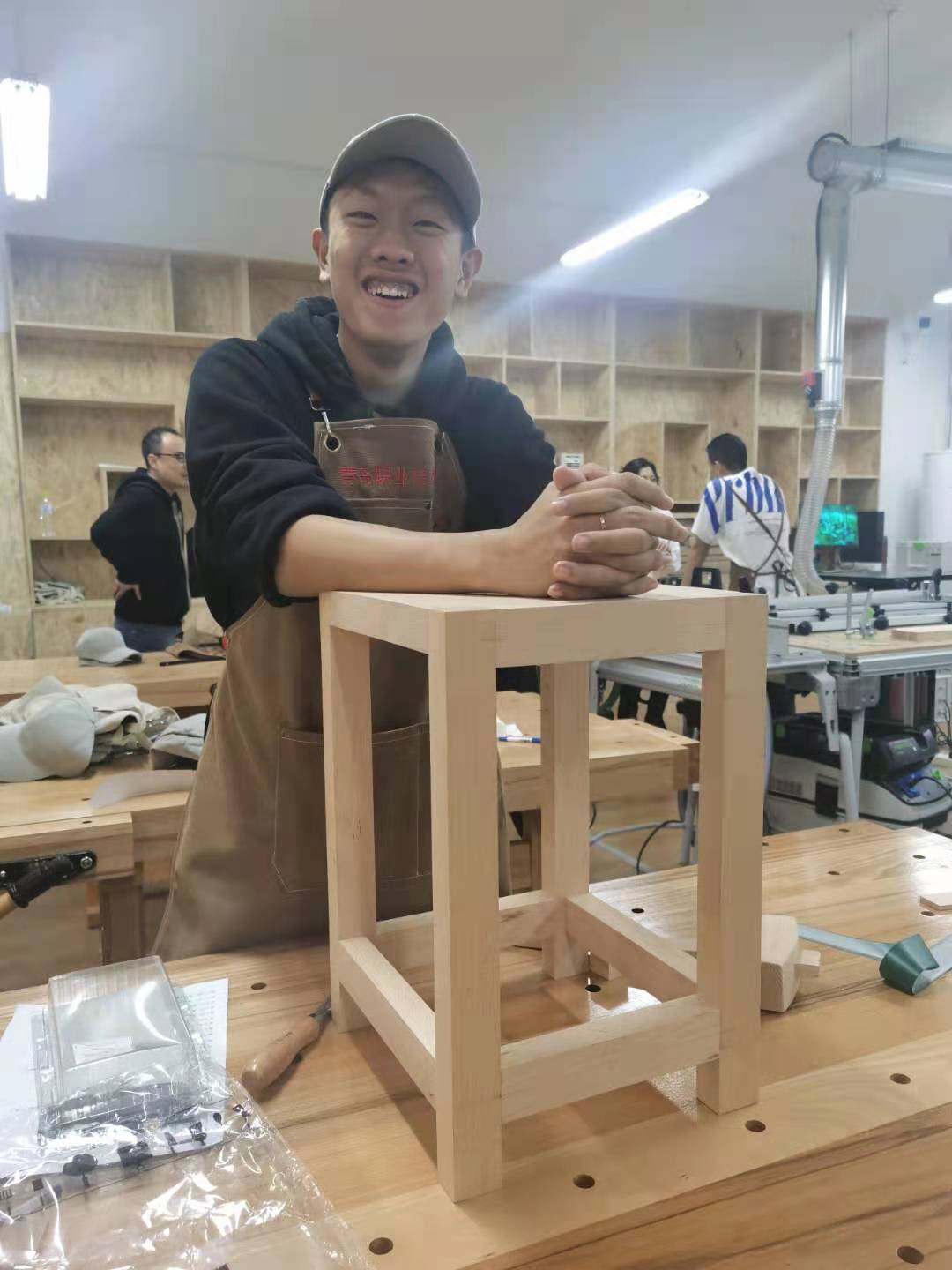 木工课程能充分发挥传统劳动和传统工艺的育人功能，木工课程是劳动教育的精品课程，通过对传统工具和工艺的学习和使用，传承优秀中华传统文化。