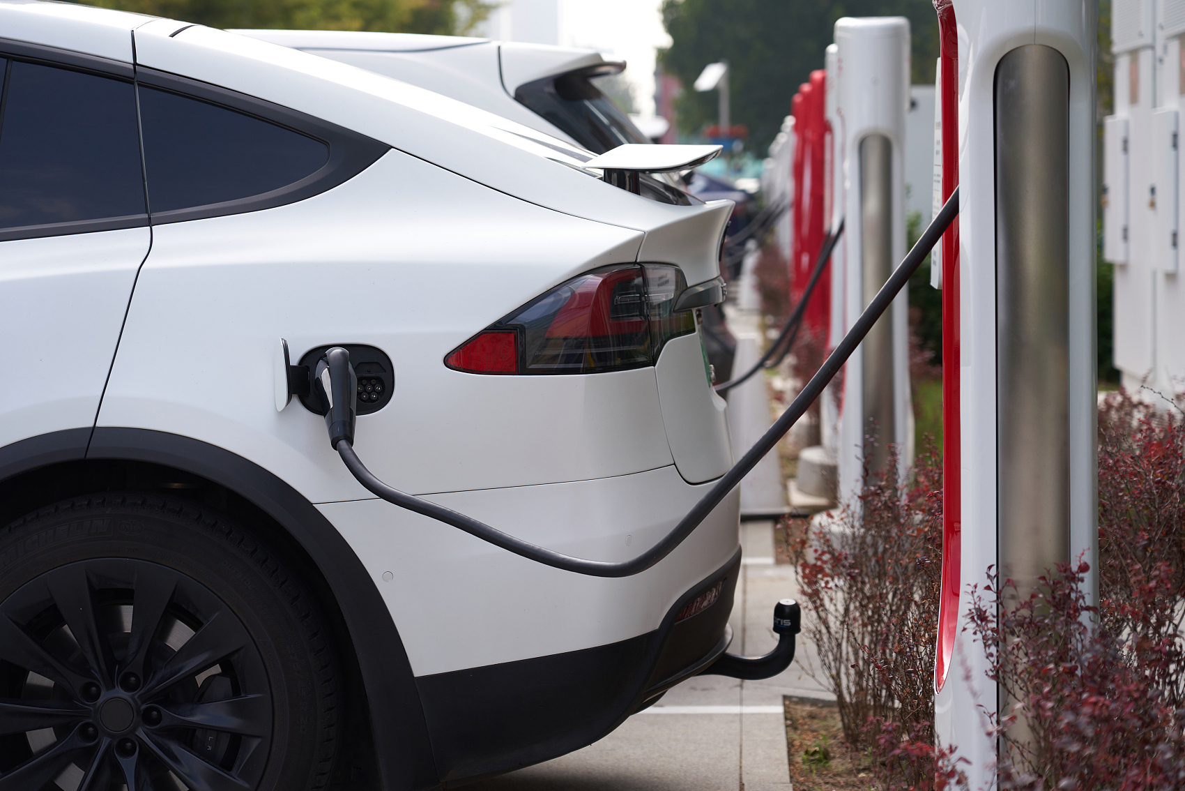Wisdom four-wheel charging post