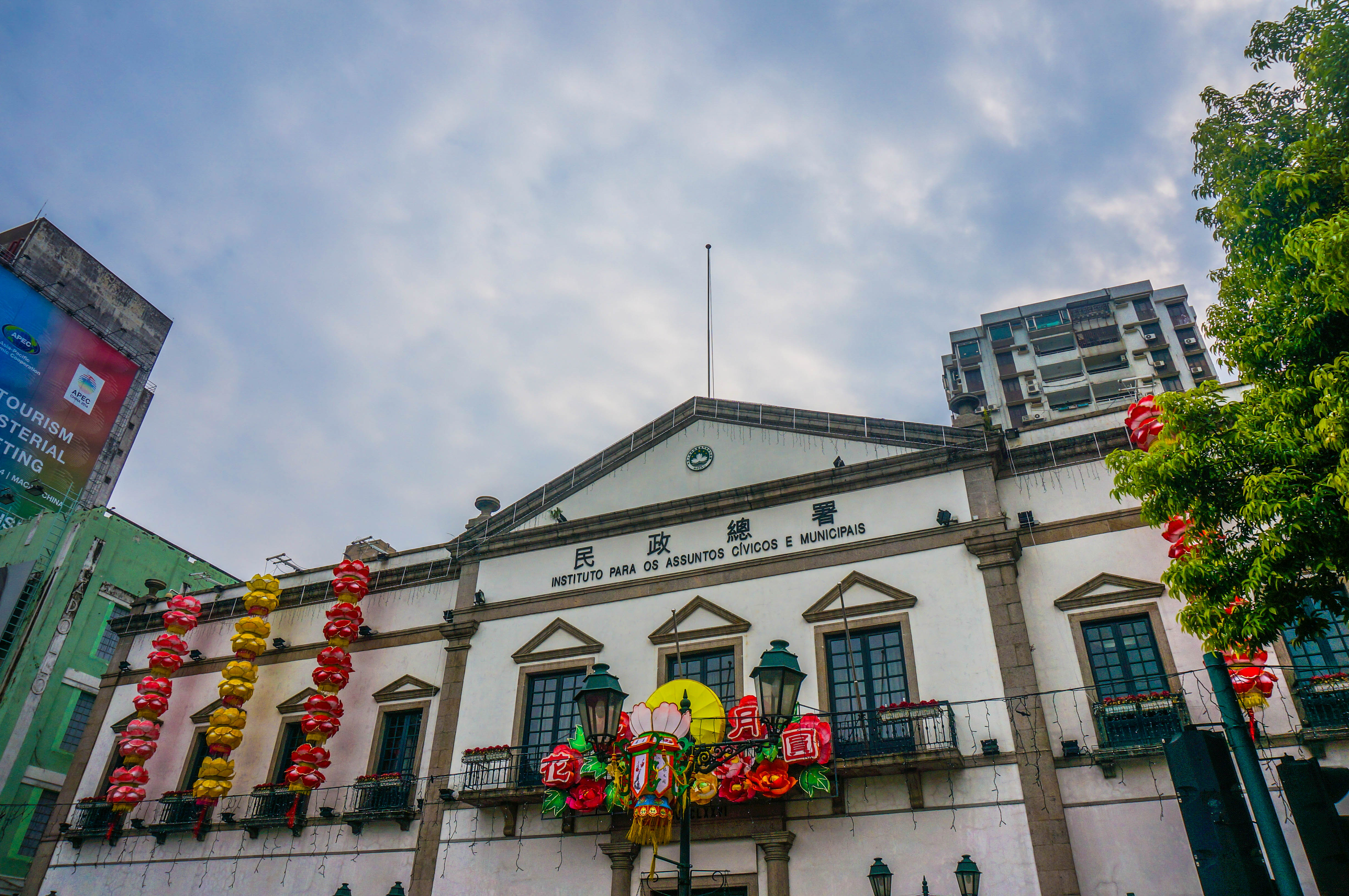 Yiksan Technology provides translation services for Macao goverment and small and medium-sized enterprises, including documents of law, school papers, food packaging bags and brochures, etc. With Portuguese as one of the official languages, Macao Special Administrative Region has a great demand for Chinese-Portuguese translations. In 2020, our translators have translated more than two million words for Macau clients.