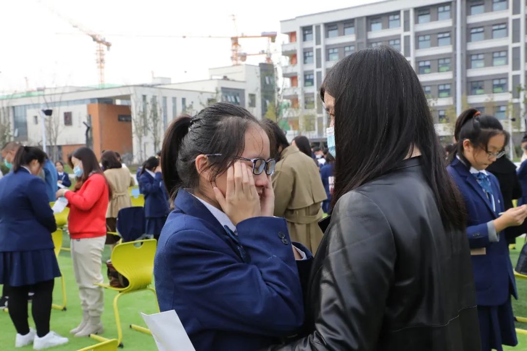 济宁天立立德十月胎恩重三生报答轻济宁天立学校2021年首届孝敬典礼