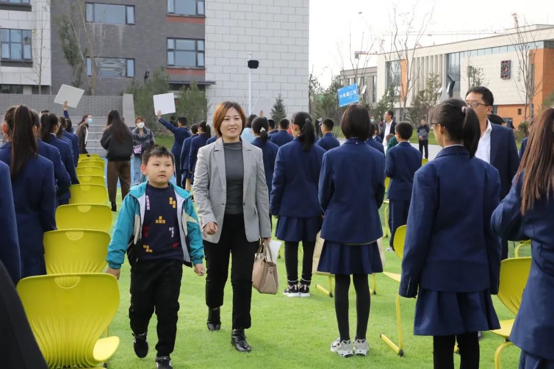 济宁天立立德十月胎恩重三生报答轻济宁天立学校2021年首届孝敬典礼